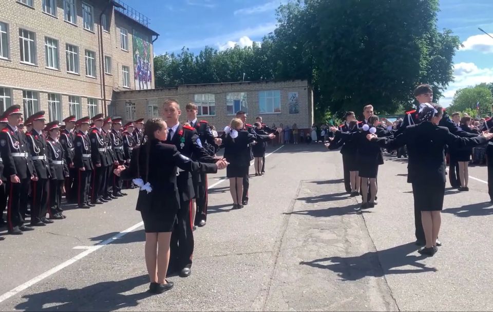 Сегодня 23 мая в ГБОУ "Стародубский казачий кадетский корпус имени Героя Советского Союза А.И. Тарасенко" прозвучал последний звонок для воспитанников учреждения