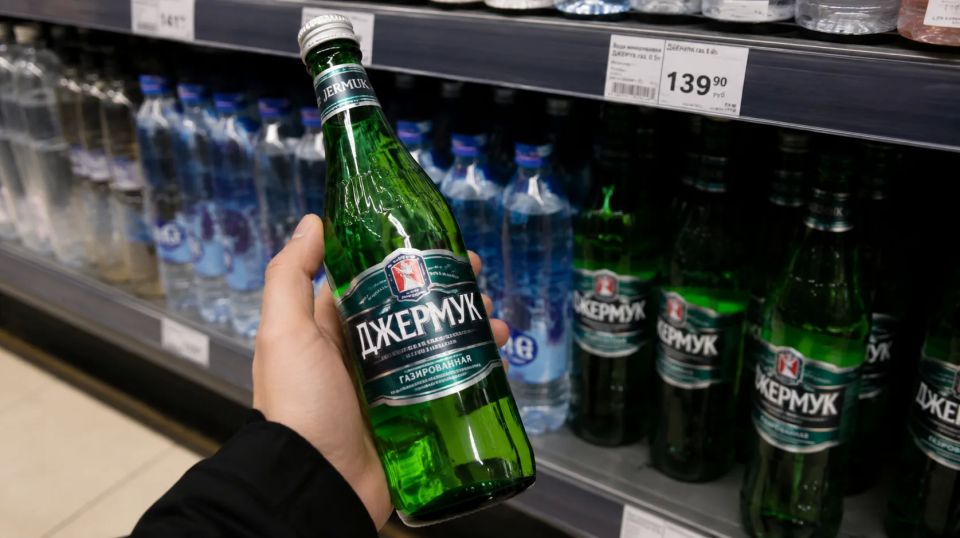 С полок брянских магазинов начали убирать армянскую минералку «Джермук»