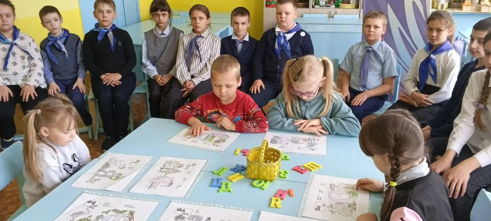 В преддверии Дня Славянской письменности и культуры юные активисты движения «Орлята России» из МБОУАрдонская СОШ с гордостью приняли участие в замечательной акции «Орлятадошколятам»