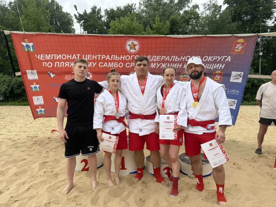 Брянцы завоевали пять медалей чемпионата ЦФО по пляжному самбо