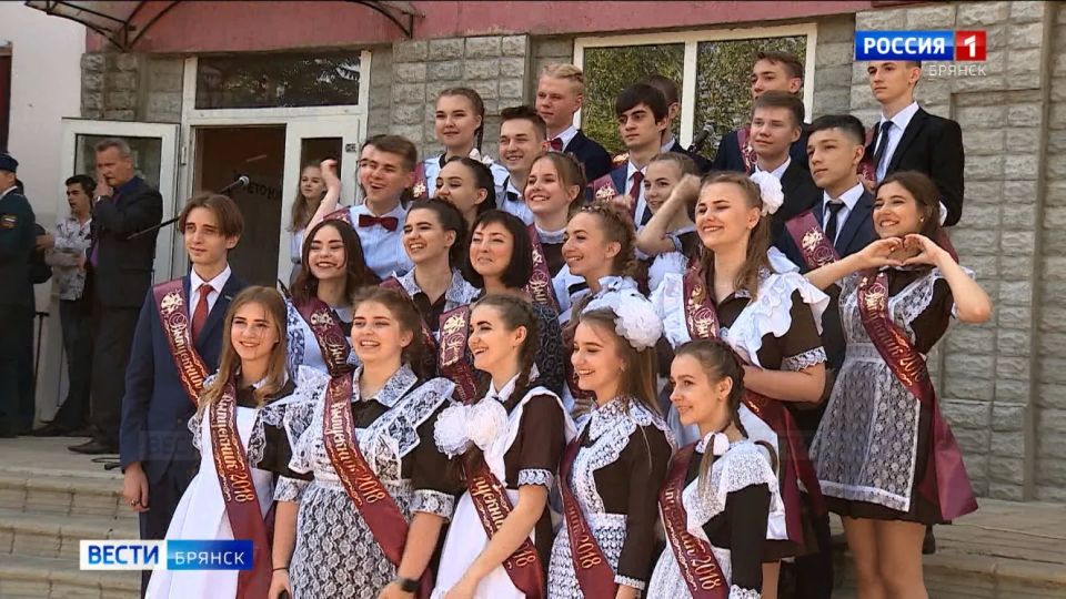 Последние звонки прозвучат для 5 300 брянских выпускников