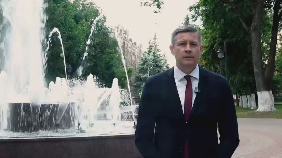 Дорогие выпускники!. Сегодня в школах, гимназиях и лицеях Брянской области прозвенит последний звонок
