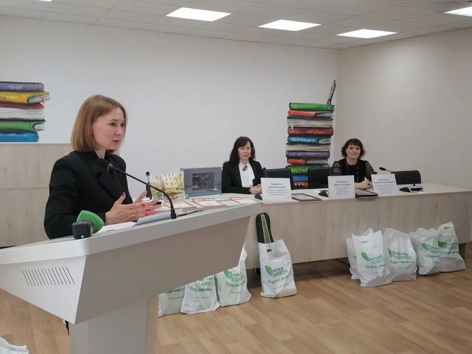 Награждены победители экологической акции «Сдай макулатуру - спаси дерево Брянщины!»