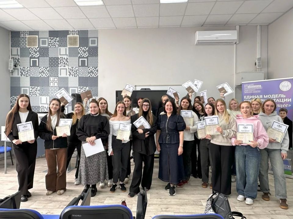 В пятницу, 29 мая, в Центре опережающей профессиональной подготовки Брянской области первые выпускники, освоившие программу профессионального обучения и успешно сдавшие итоговую аттестацию, торжественно получили...