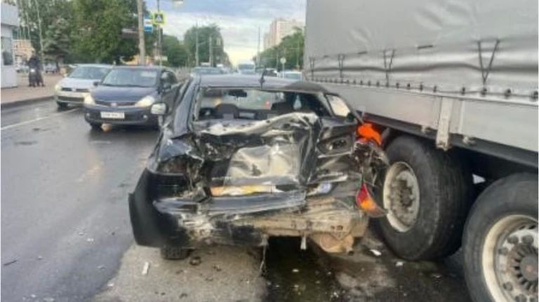 В ДТП на проспекте Московском в Брянске пострадала 50-летняя женщина-водитель