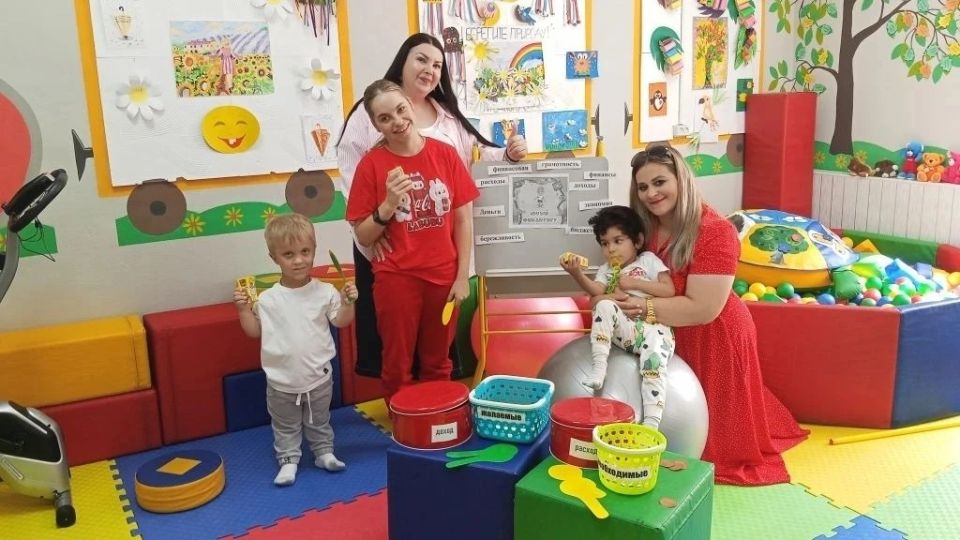 «Юные финансисты» - под таким названием сегодня прошел интеллектуальный урок с детьми с ограниченными возможностями здоровья на базе ГБУ КЦСОН Климовского района