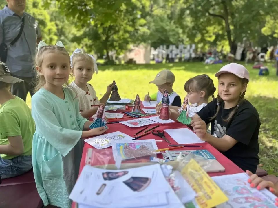 6 июня в Овстуге состоялся 65-й Всероссийский праздник поэзии «Родник поэзии твоей…», который по традиции собрал ценителей русской литературы