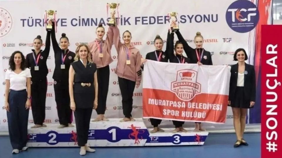 Брянская гимнастка Мелике Гюрбюз завоевала золото на чемпионате Турции