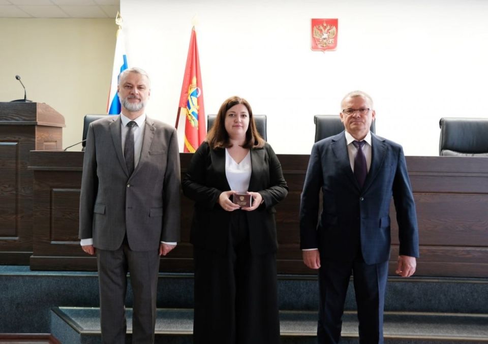 В Брянском областном суде вручили удостоверения новым судьям