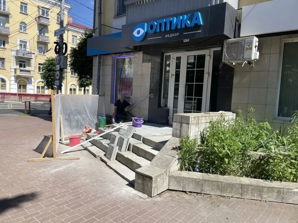 Ступени «Оптики» начали ремонтировать после штрафа от административной комиссии