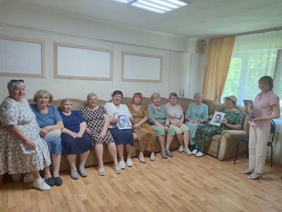 В преддверии празднования 12 июня государственного праздника « День России», в рамках реализации региональной программы «Активное долголетие» в ГБУ « КЦСОН Дятьковского района» состоялась встреча : «литературная гостиная» по...