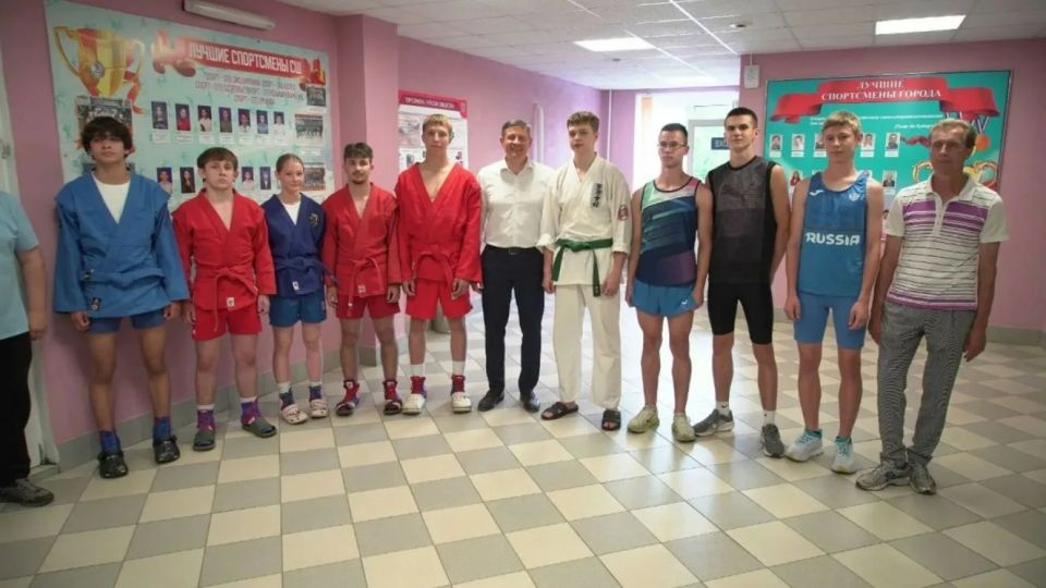 Егор Ковальчук осмотрел условия для занятий спортом в Клинцах