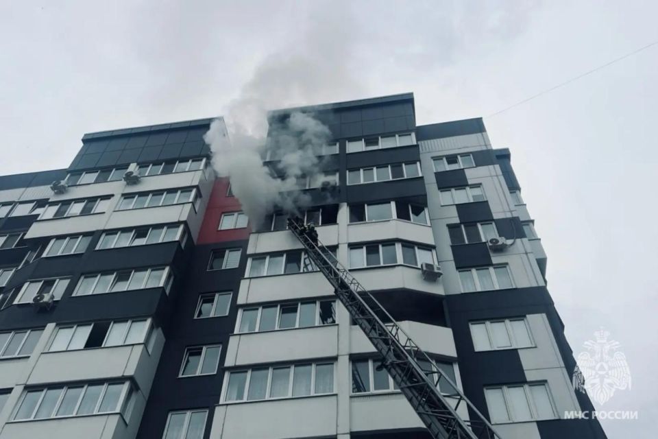 МЧС: из-за возгорания в Брянске получил травмы 30-летний мужчина