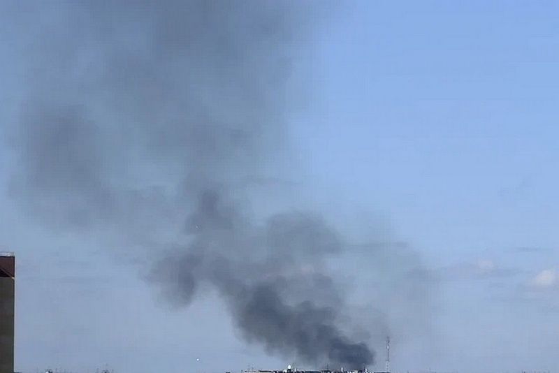 Клубы черного дыма встревожили жителей города Брянска