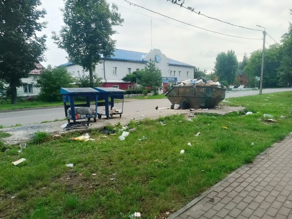 Плюс новенький контейнер. В эфире наша рубрика #БылоСтало Часто в комментариях под нашими постами подписчики жалуются на состояние контейнерных площадок