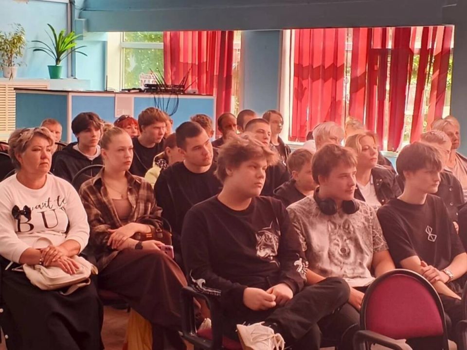 Студентам Новозыбкова рассказали о перспективах службы в войсках беспилотных систем