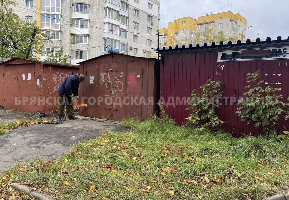 На Володарке в Брянске снесут незаконные гаражи на улицах Ушакова и 12 лет Октября
