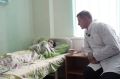 Ковальчук навестил пострадавших детей в больнице после атаки на автобус