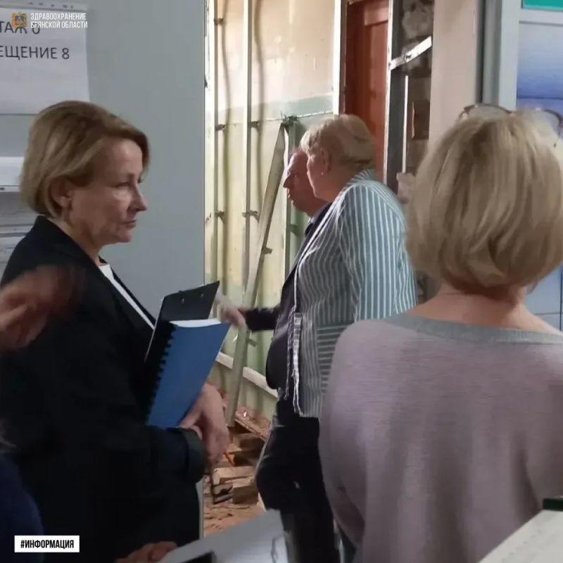 В рамках реализации национального проекта «Молодёжь и дети» по инициативе департамента образования и науки Брянской области прошло выездное совещание на объекте капитального ремонта главного корпуса Брянского...