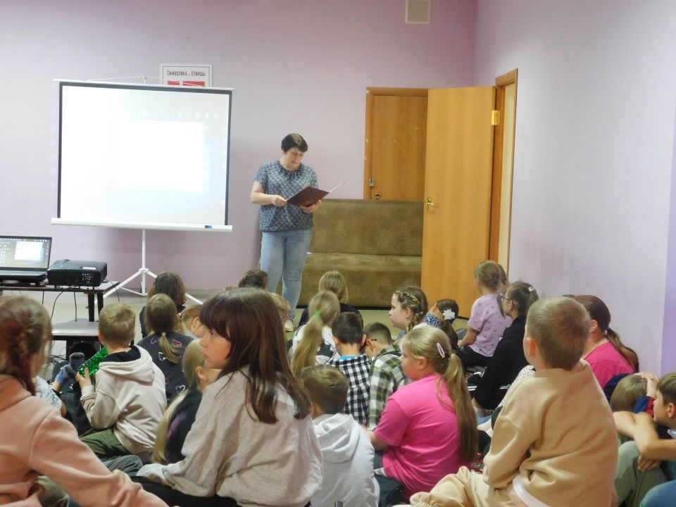 18 июня в библиотеке семейного чтения для ребят пришкольного оздоровительного лагеря СОШ№3 прошёл медиаурок «Мультики+дети = весёлое лето», приуроченный к 90летию со дня создания студии мультипликационных фильмов...
