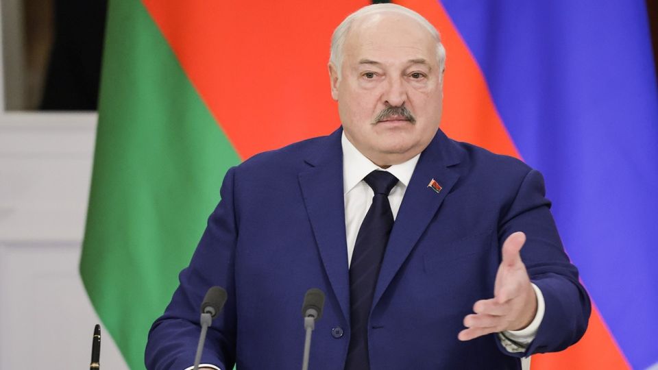 Лукашенко: Минск констатирует, что украинский БПЛА атаковал автобус под Брянском