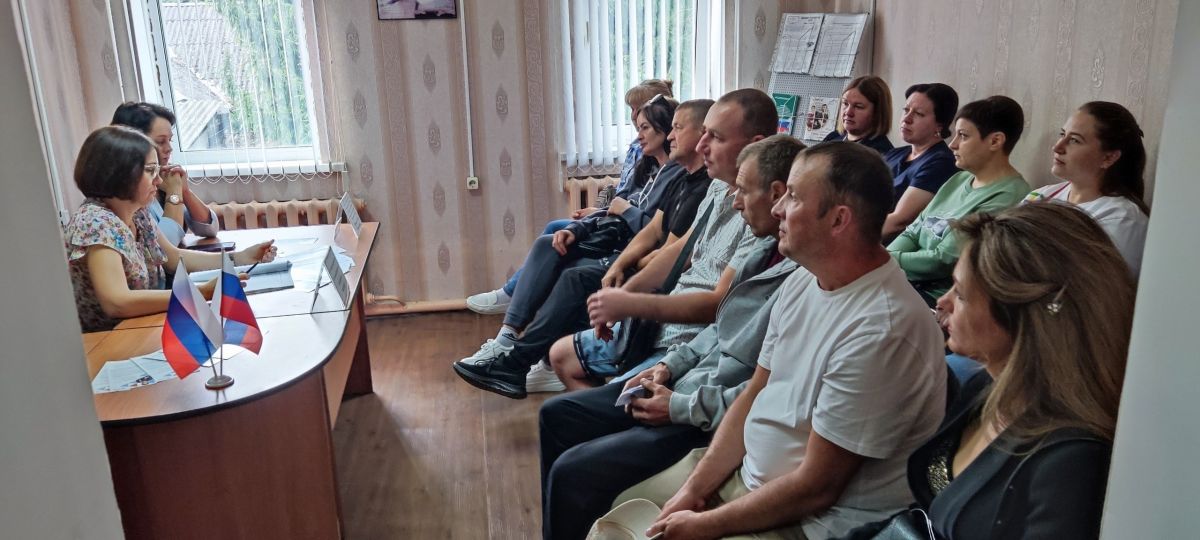 16 июня 2026 года в центре занятости населения Красногорского района состоялась ярмарка вакансий для МБУ «МФЦ ПГ и МУ в Красногорском района» и УФССП по Брянской области