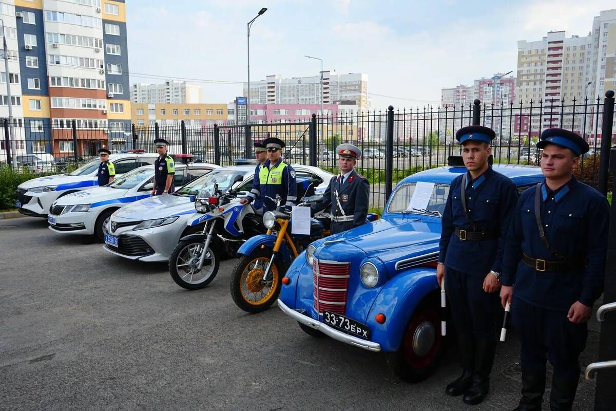 На брянском УМВД открыли выставку ретро-авто к 90-летию ГАИ