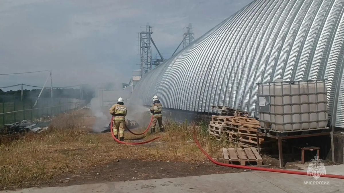 В Почепском районе потушили условный пожар на полях "ЭНДОФАРМ Агро"