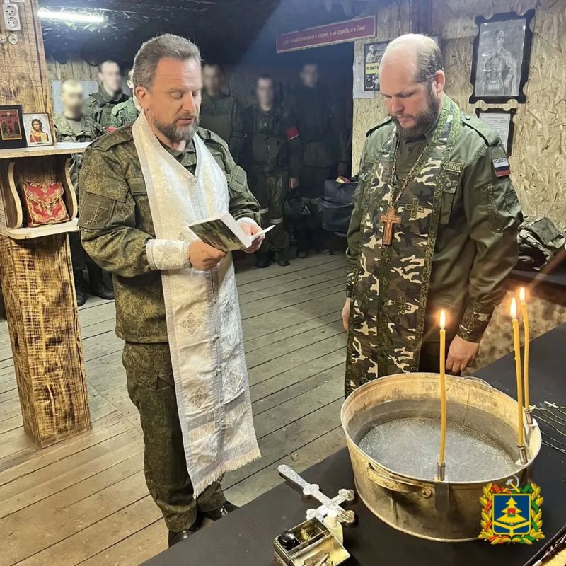 Священники Брянской епархии покрестили военнослужащих на границе