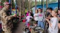 Турникет, дрон-разведчик и бронежилет — что общего у этих предметов? Всё это показали школьникам сотрудники Росгвардии