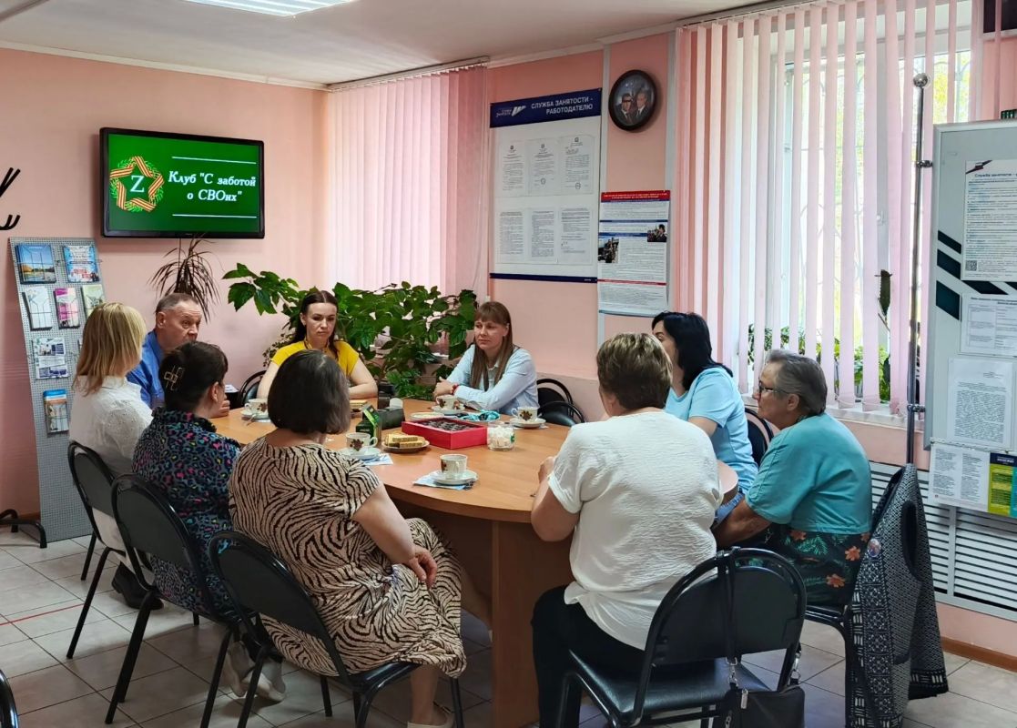 В ГКУ «ЦЗН Выгоничского района» прошло заседание клуба «С заботой о СВОих», приуроченное ко Дню семьи, любви и верности