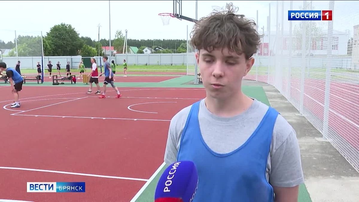 В Клетне заработала новая многофункциональная спортплощадка