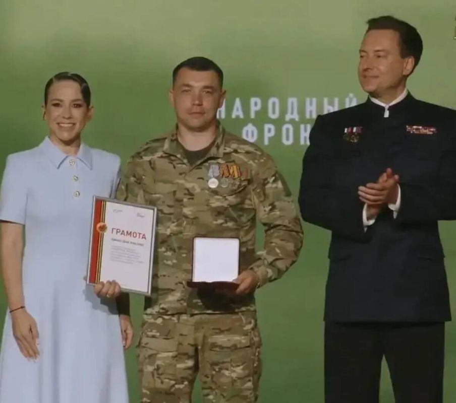 Брянец Денис Кривонос создал центр для подростков и получил медаль