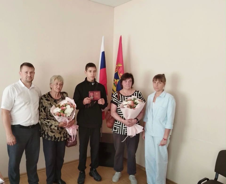 В Выгоничском районе семье погибшего участника специальной военной операции передали государственную награду