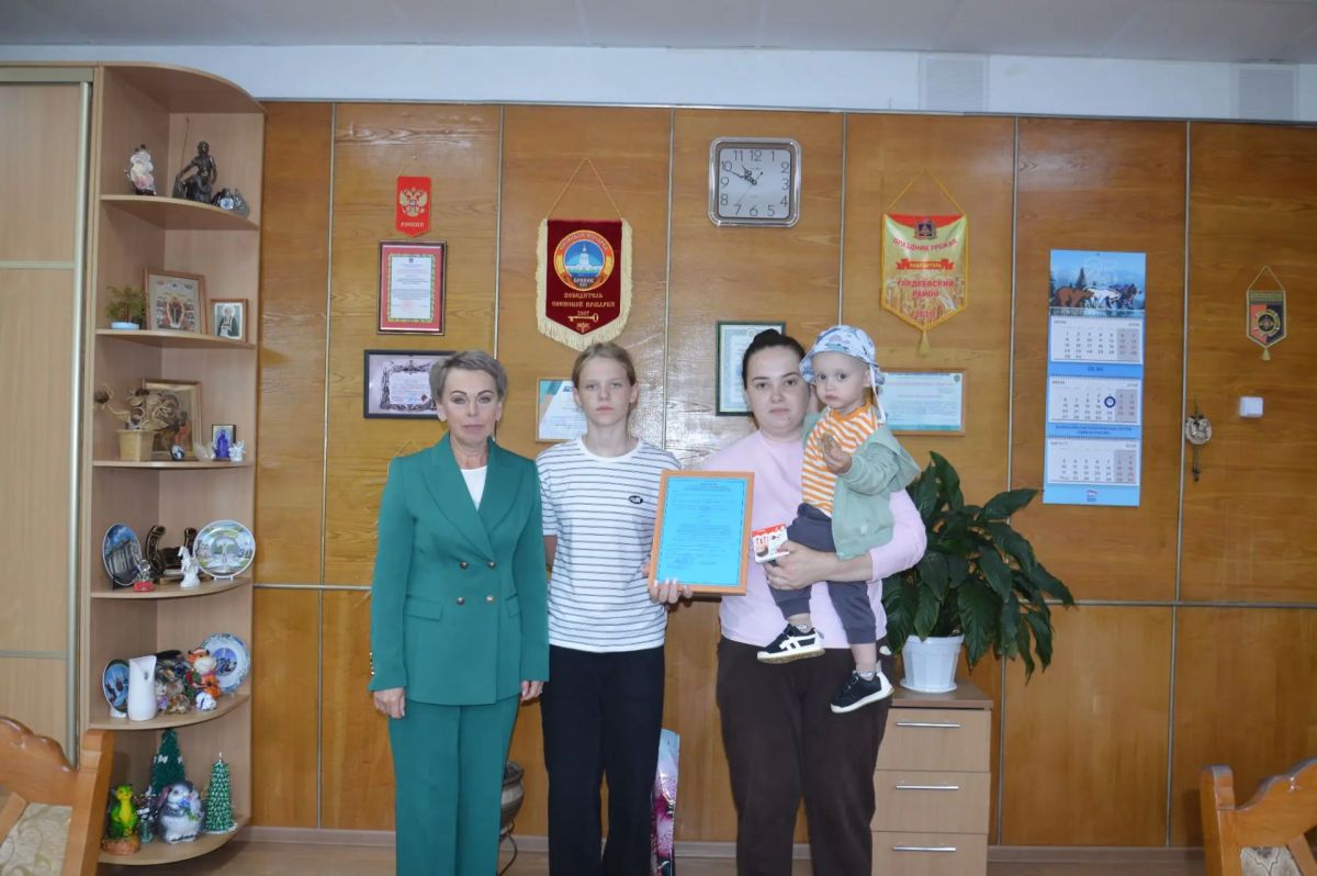 В администрации района состоялось вручение свидетельства о праве на получение социальной выплаты на приобретение жилого помещения или создание объекта индивидуального жилищного строительства