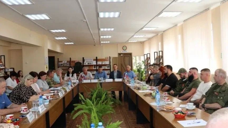 В Стародубе прошло заседание круглого стола с ветеранами СВО