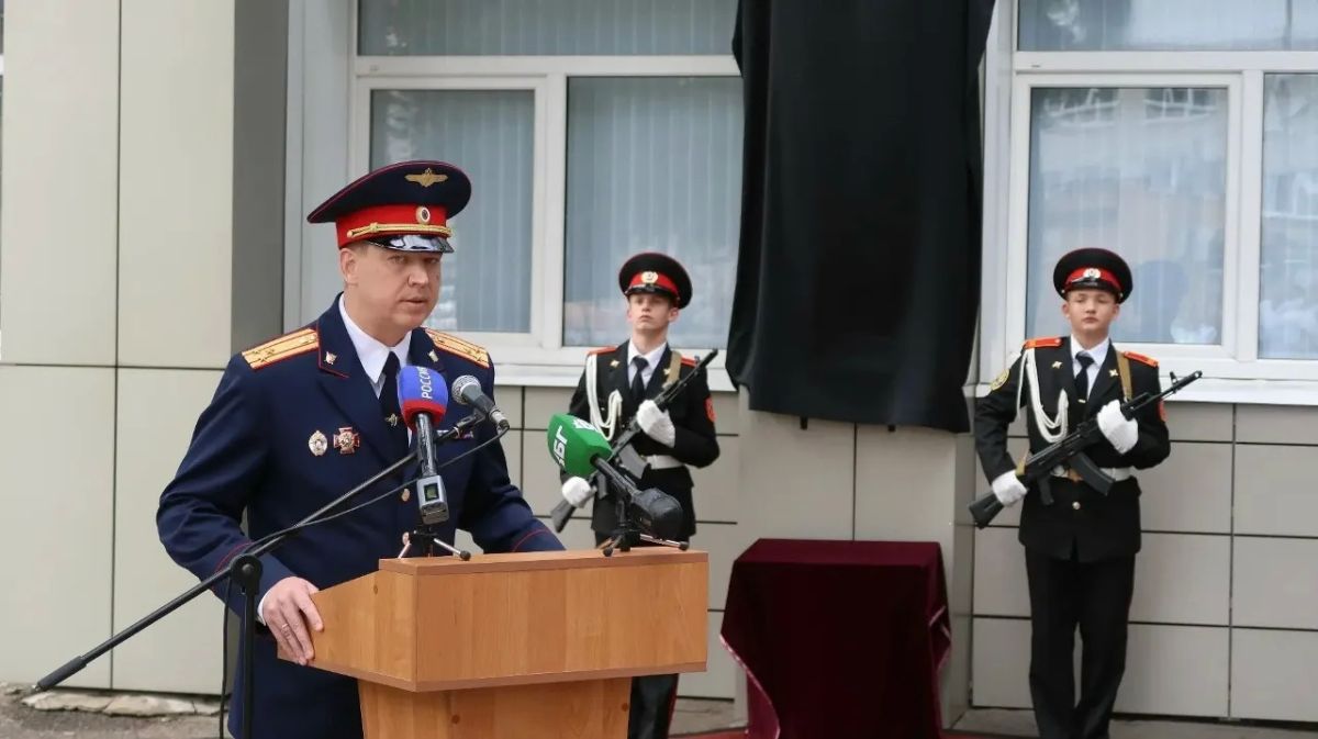 В преддверии Дня сотрудника органов следствия Российской Федерации в следственном управлении СК России по Брянской области состоялось открытие мемориальной доски и ведомственного музея