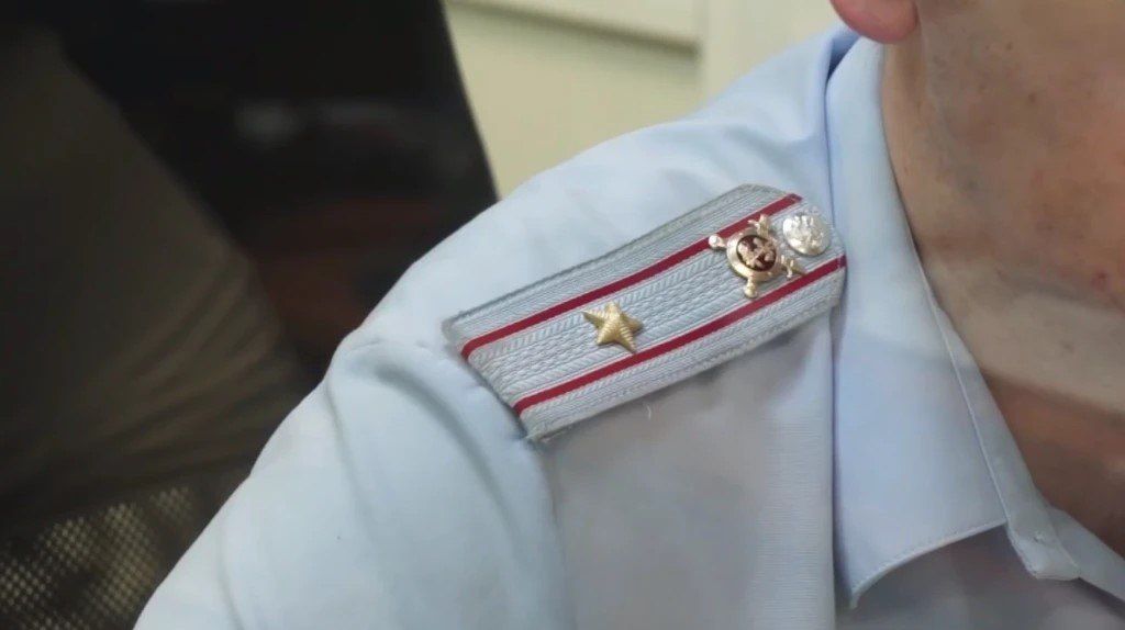 Полицейским с 20-летним стажем предложили доплачивать за продолжение службы