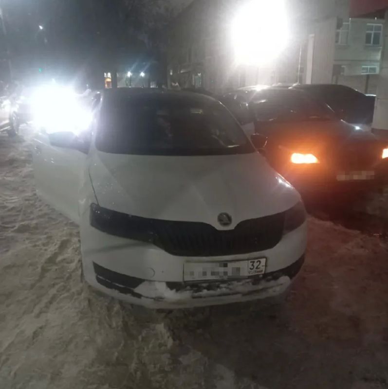 В Брянске полицейские задержали мужчину, устроившего ДТП на угнанном авто