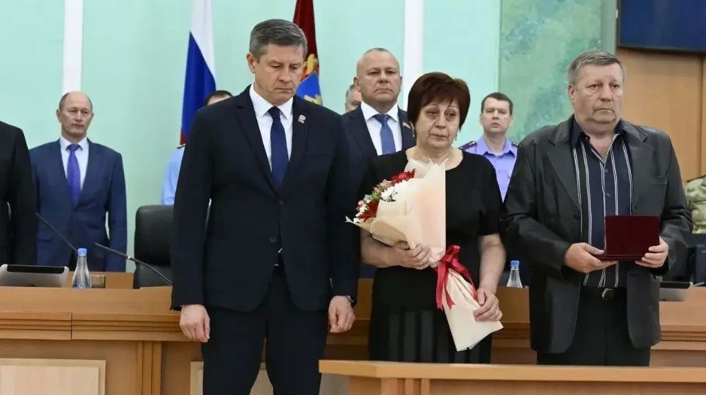В Брянске семьям погибших героев спецоперации передали государственные награды