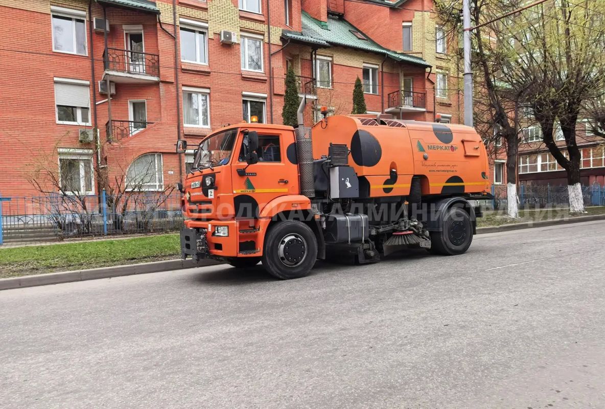 Дорожное управление Брянска поддерживает чистоту улиц