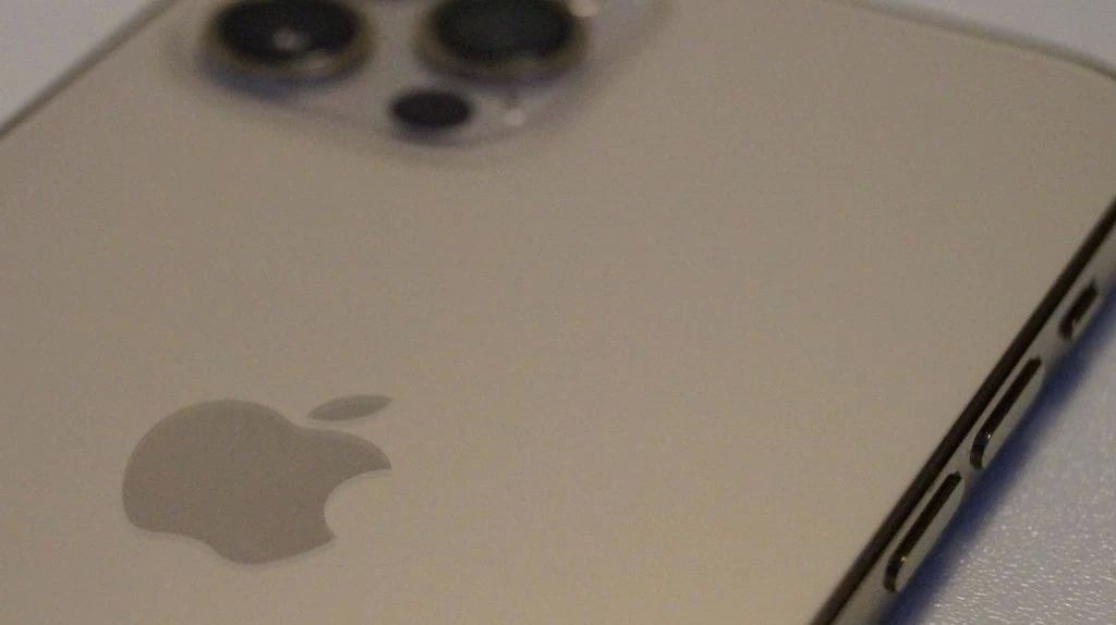 Мошенники нашли новый способ вымогать деньги у детей через iPhone