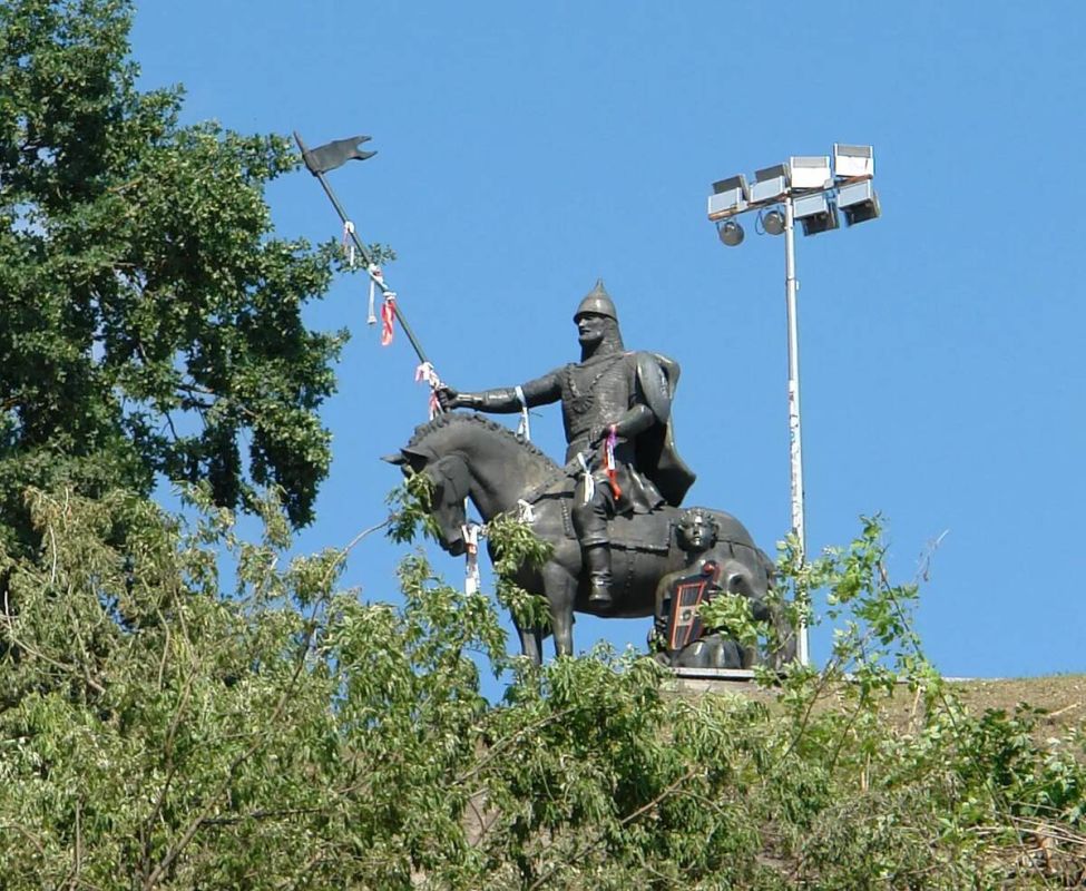В Брянске очищают склон Покровской горы от зарослей