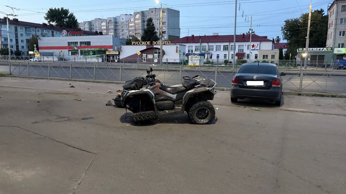 Три человека пострадали в Брянске в результате ночного ДТП с квадроциклом