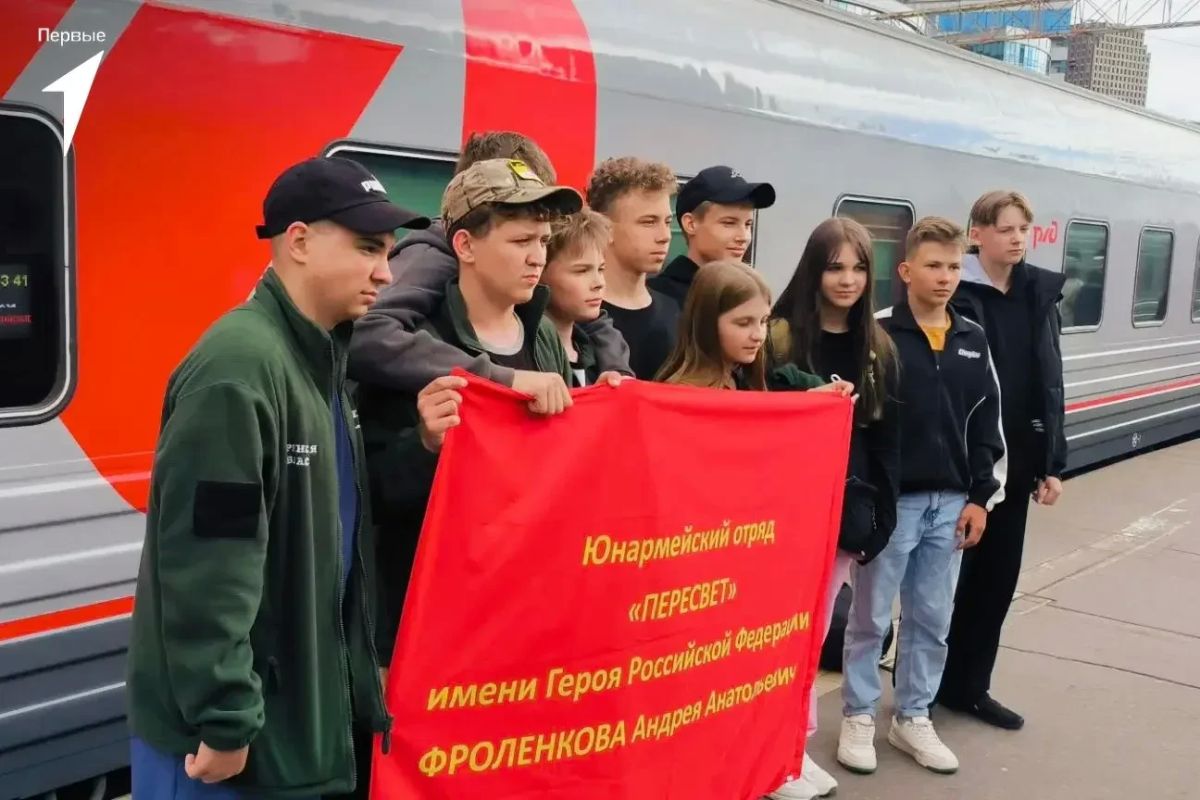 Сегодня команда «Пересвет» Жуковского муниципального округа отправилась на финал Всероссийской военно-патриотической игры «Зарница 2.0» в город-герой Волгоград при поддержке управления молодёжной политики Брянской области