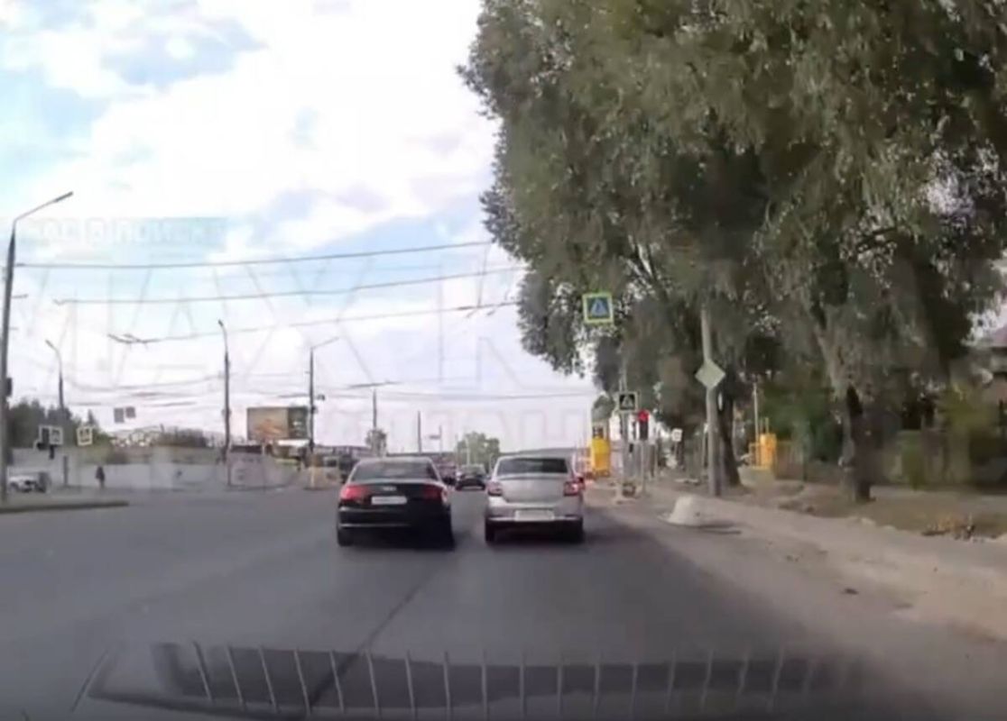 В Брянске лихача на Audi наказали за проезд на красный по видео из соцсети
