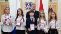 Егор Ковальчук вручил паспорта юным жителям Брянщины