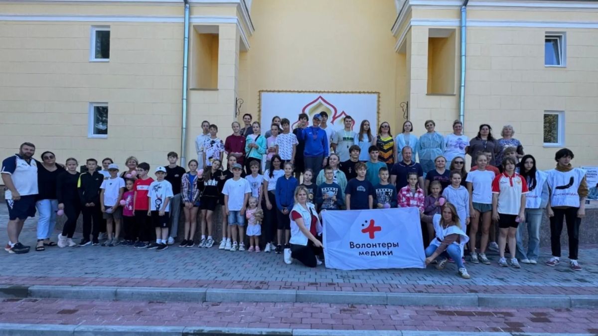В брянском парке прошла зарядка с шариками и проверка здоровья
