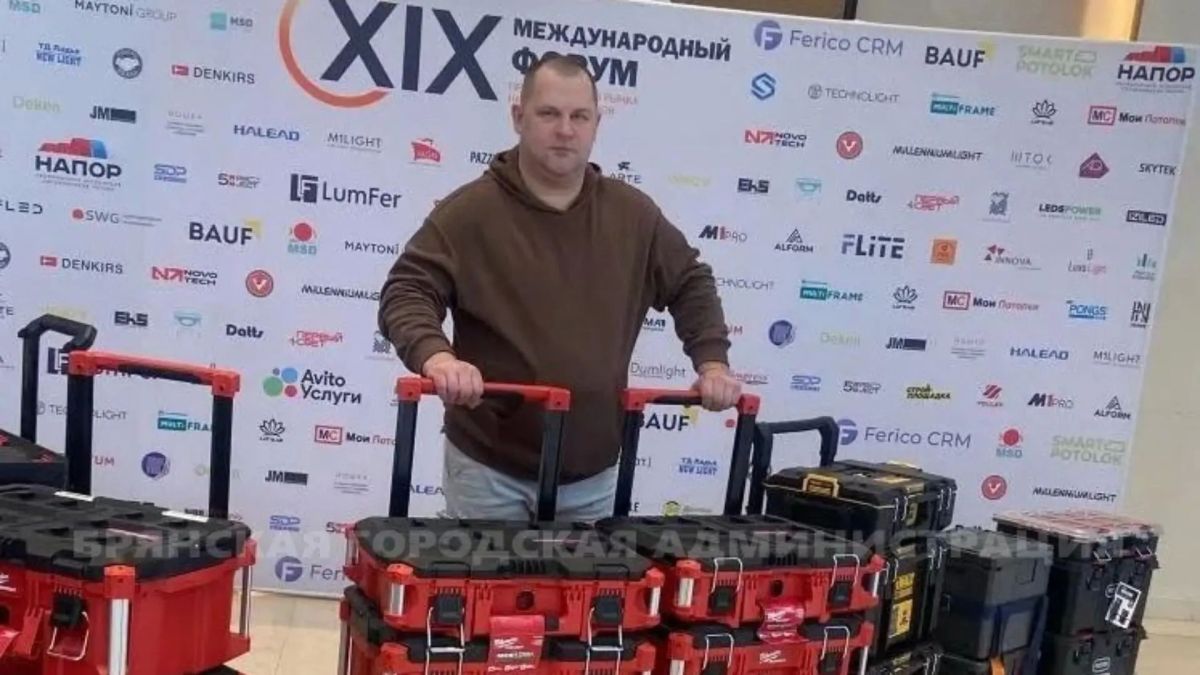 Брянский мастер бесплатно помог жильцам дома после ракетного удара