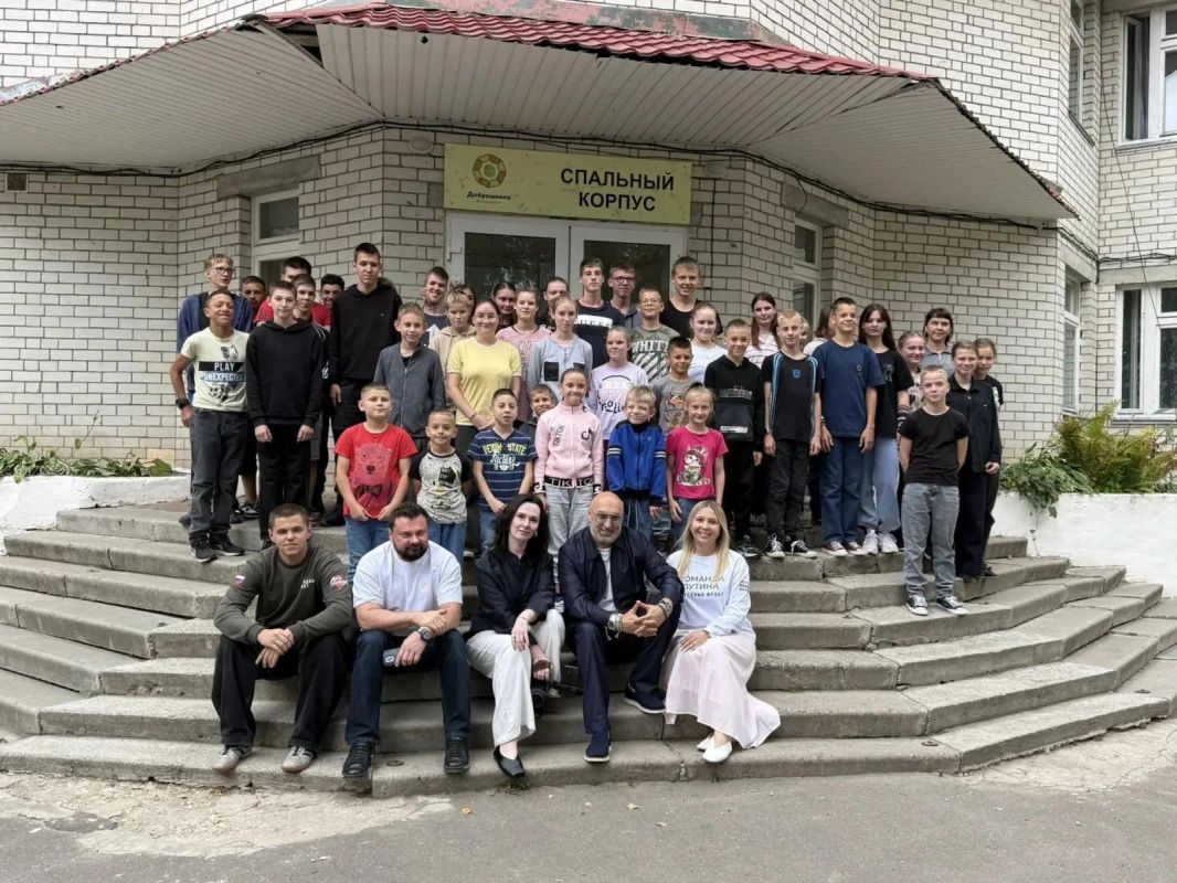 Ковальчук: школьники в Сельцо получили в подарок 205 рюкзаков